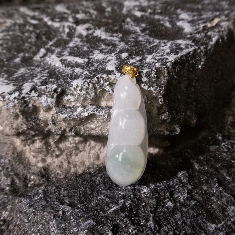 [SP-JAI-00999-01] 白冰飄綠花三元18K吊墜